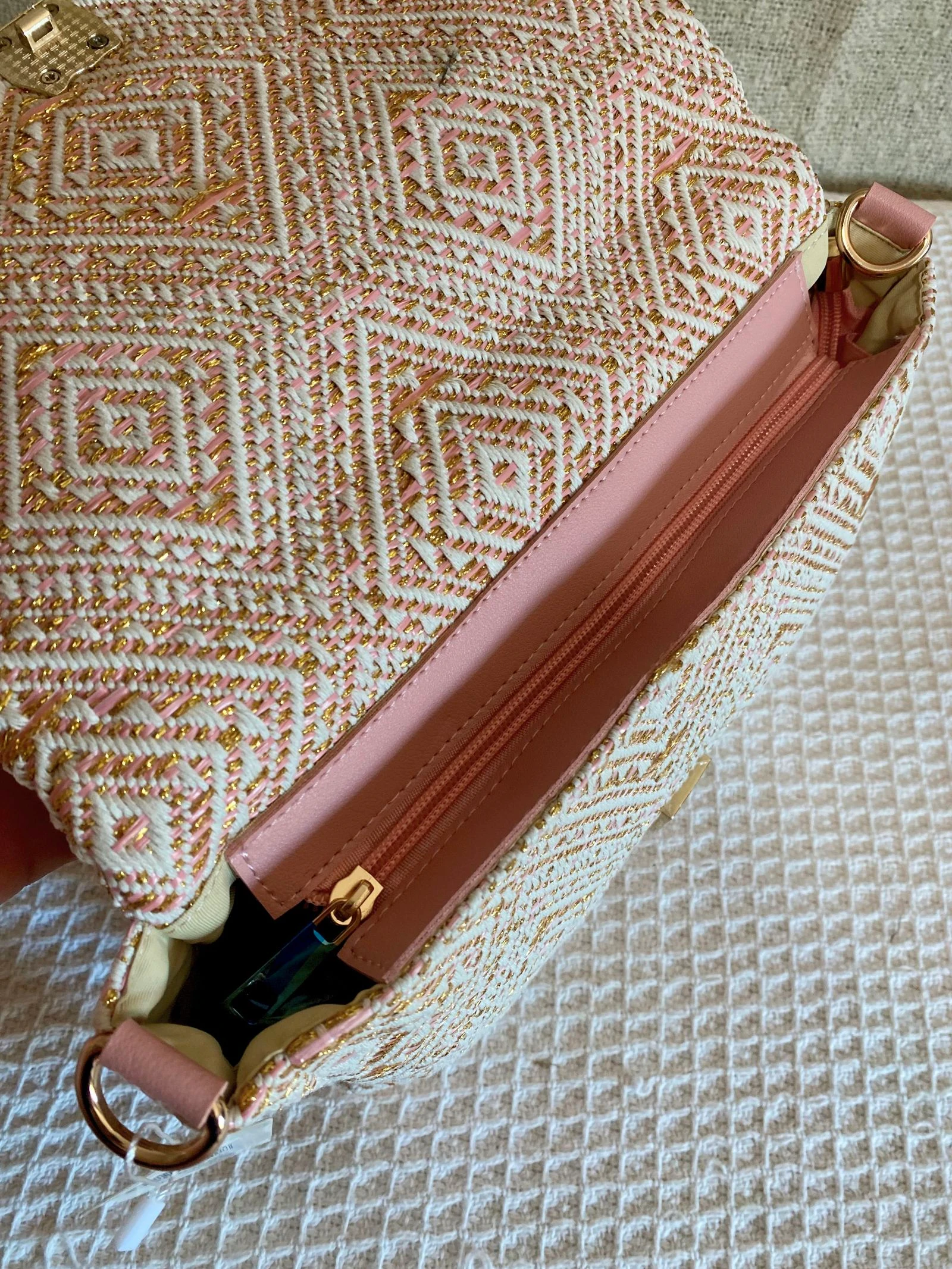 Bolso bandolera jacquard crema rosa y dorado con correa étnica  – photo 6